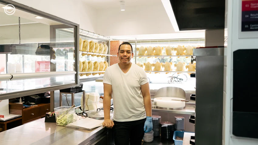 ทายาทรุ่น 3 โกอ่างข้าวมันไก่ประตูน้ำ สถาปนิกผู้ขยายสาขา สร้างระบบ และวัฒนธรรมในร้าน