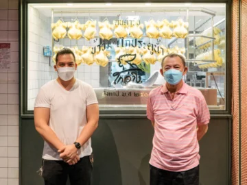 ทายาทรุ่น 3 ‘โกอ่างข้าวมันไก่ประตูน้ำ’ ผู้ทิ้งอาชีพสถาปนิกมารับช่วงต่อร้านอาหารของพ่อ เข้ามาพัฒนาระบบ สร้างวัฒนธรรมในร้าน และขยาย 6 สาขาในเวลา 6 ปี