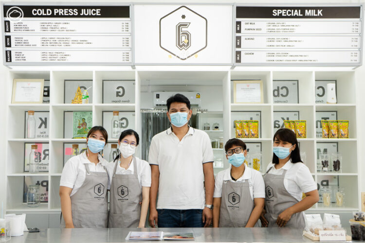 คาเฟ่ที่รวมผลไม้สดและผลไม้แปรรูปมาอยู่ในห้องทดลองวิทยาศาสตร์ ที่อยากให้คนกินสุขภาพดี และคนสวนมีคุณภาพชีวิตที่ดี