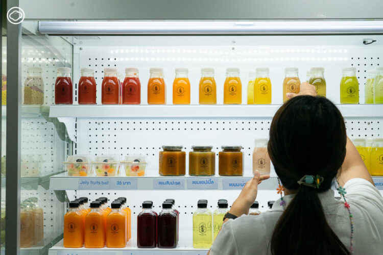 คาเฟ่ที่รวมผลไม้สดและผลไม้แปรรูปมาอยู่ในห้องทดลองวิทยาศาสตร์ ที่อยากให้คนกินสุขภาพดี และคนสวนมีคุณภาพชีวิตที่ดี