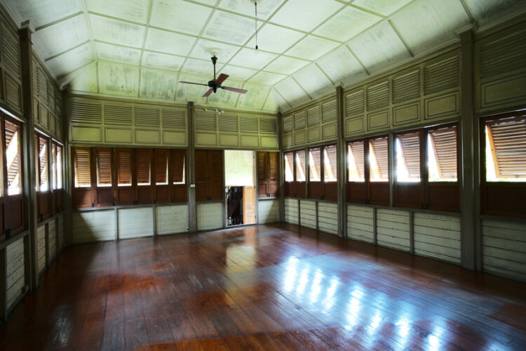 สวมบทนักสืบสถาปัตยกรรมผสมผสานสมัยรัชกาลที่ 5 - 6 ที่บ้าน ณ นาวี หรือ Château William บ้านโบราณทรงคุณค่าในกรุงเทพฯ
