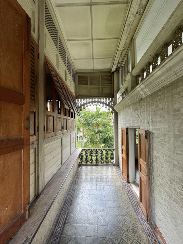 สวมบทนักสืบสถาปัตยกรรมผสมผสานสมัยรัชกาลที่ 5 - 6 ที่บ้าน ณ นาวี หรือ Château William บ้านโบราณทรงคุณค่าในกรุงเทพฯ