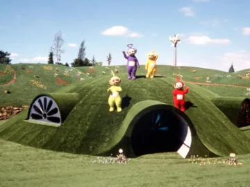 สถาปัตยกรรมโพสต์โมเดิร์นใน Teletubbies รายการเด็กสะท้อนสังคม พื้นที่ปลอดภัยไร้ผู้ใหญ่