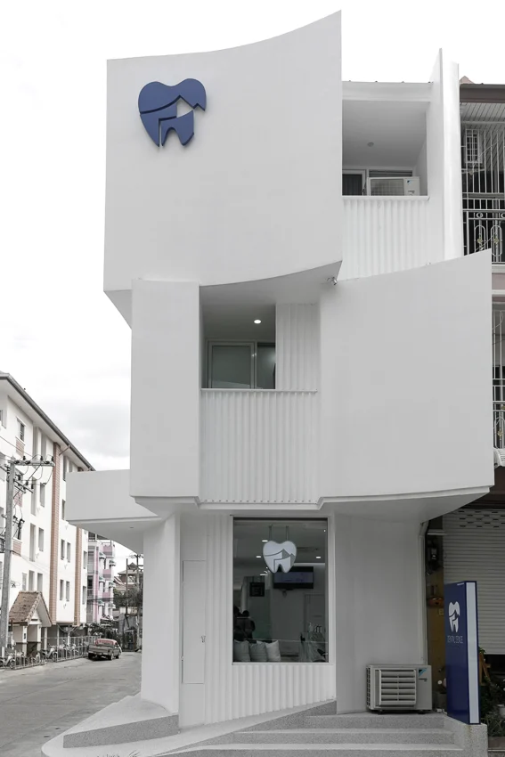 Dental Sense Clinic เปลี่ยนตึกแถวเชียงใหม่เป็นคลินิกทำฟัน Façade เก๋ เพื่อรอยยิ้มคนไข้