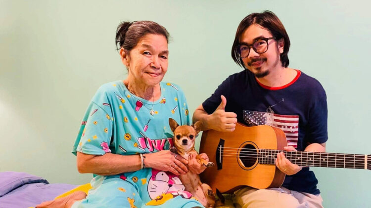 หญิงชรา กะ หมาน้อย : YouTuber วัย 71 ที่สนุกกับเสียงเพลงและสร้างรอยยิ้มให้ลูกหลาน