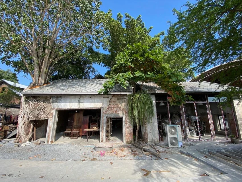 ฮงเซียงกง : พลิกโฉมที่ดินเก่าและอาคาร 200 ปีในตลาดน้อย เป็นคาเฟ่และร้านแอนทีกริมน้ำ