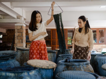 Mantra Crafts ผ้าสีธรรมชาติที่ใช้เทคนิคอินเดีย ญี่ปุ่น ไทย ฟื้นฝ้าย จ.เลย ให้คึกคัก