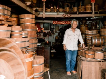 แกะรอยประวัติสำเพ็ง-เยาวราช ผ่านร้านถังไม้ซุ่ยล้ง และช่างตีเหล็กคนสุดท้ายในเซียงกง