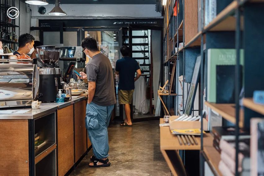 19 ปี ร้านหนัง(สือ) ตำนานร้านหนังสือ(และหนัง)ทางเลือก กลางเมืองภูเก็ตของหมอนักเขียน