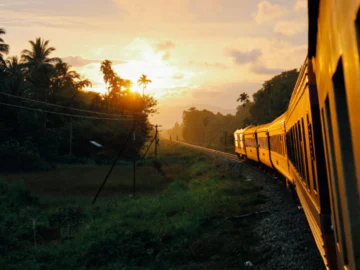 นั่งรถไฟไปเที่ยวสามจังหวัดชายแดนใต้ ทางรถไฟที่ไกลและไปยากที่สุดในไทย แต่สวยคุ้มค่า