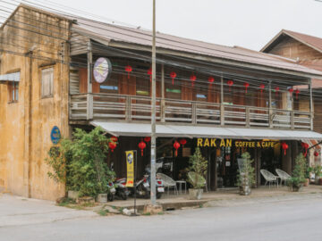 Rak An Coffee เปลี่ยนโรงเลี้ยงหมูเป็นคาเฟ่ที่อนุรักษ์บ้านเก่า 67 ปี บอกเล่าวิถีคนขอนแก่น