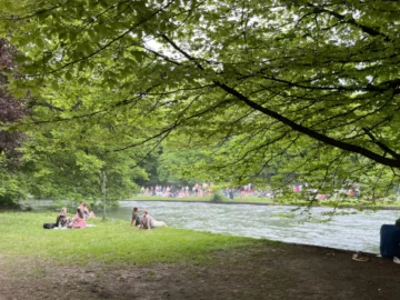 Englischer Garten สวนสาธารณะกลางเมืองมิวนิก ใหญ่กว่า Central Park และมีมานานกว่า 200 ปี