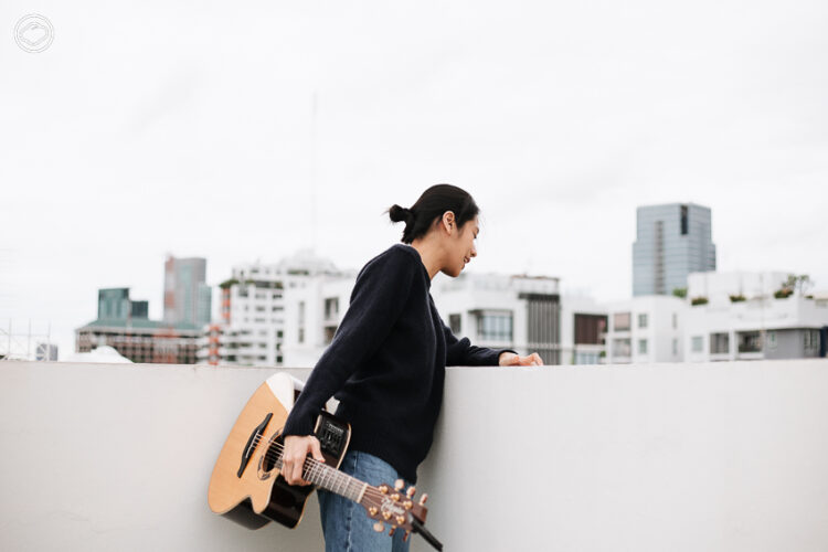 เพศ ตัวตน และบทเพลงของ sarah salola นักดนตรีที่จริงใจกับความฝันตัวเองเสมอมา