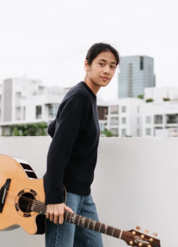 เพศ ตัวตน และบทเพลงของ sarah salola นักดนตรีที่จริงใจกับความฝันตัวเองเสมอมา