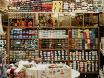 10 อุปกรณ์เย็บปักถักร้อยน่าช้อปใน ‘ห่วงเส็ง’ ร้าน 85 ปีที่นำเข้าวัสดุงานฝีมือทั่วโลก