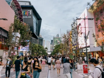 58 ปี สยามสแควร์ ความเป็นวัยรุ่นตลอดกาล เหตุผลที่คนกลับมา และตึกที่หน้าตาเปลี่ยนไป