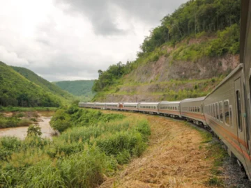 พา ‘เข้าโค้ง’ ชมสารพัดโค้งตามเส้นทางรถไฟในไทยที่แฟนพันธุ์แท้คัดมาให้แล้วว่าต้องไปชม