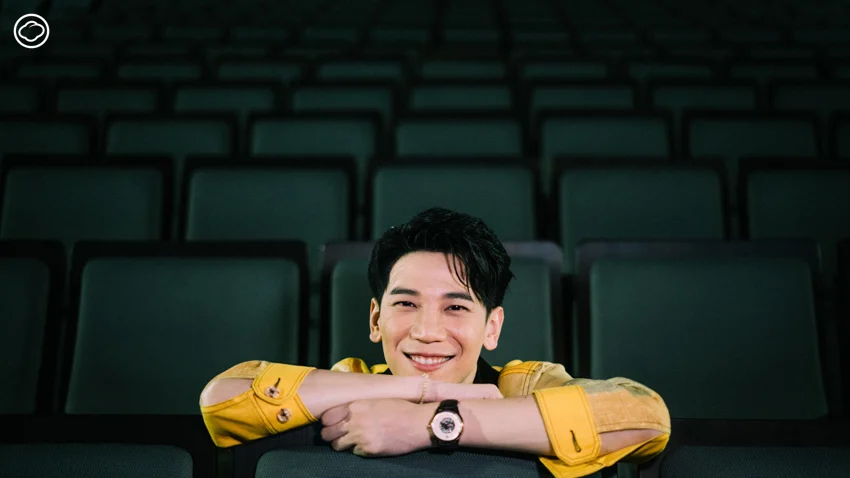 เข้าโรงละคร มาตกตะกอนแต่ละบทบาทชีวิตของ ‘อาร์ม กรกันต์’ นักร้อง นักแสดง ผู้ประกาศข่าว คนรักวัด และทาสแมว 10 ตัว