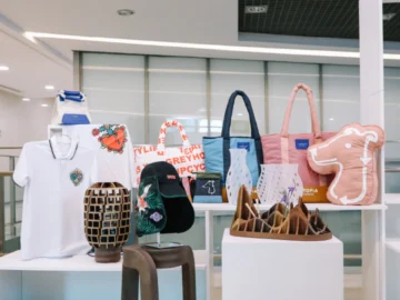 9 ไอเท็มแฟชั่นจาก UPTOYOU ชุบชีวิตขยะพลาสติกให้เป็นของใหม่น่าใส่ แถมดีต่อโลก