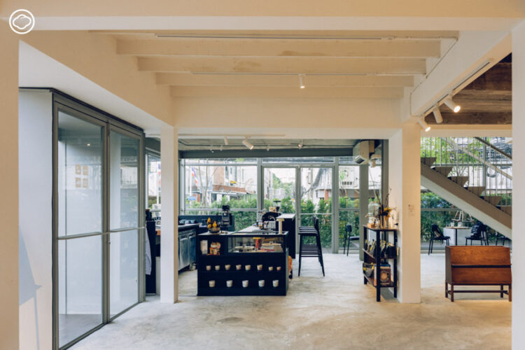 FLOBOOKSTORE ร้านหนังสืออิสระย่านสุขุมวิท พื้นที่ใหม่ของคนรักหนังสือและเฟอร์นิเจอร์