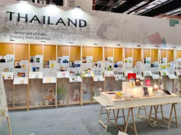 เฝ้าบูทหนังสือไทยใน Frankfurt Book Fair เมื่อไทยได้จัดบูทโซนเดียวกับ HarperCollins