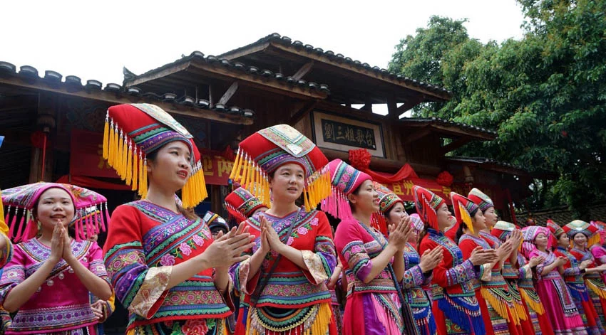 รู้จัก ‘ซันเกอ’ เพลงเผ่าจ้วงที่กลายเป็นเพลงประกอบหนังชอว์บราเดอร์สยุค 60 และเทศกาลร้องซันเกอชื่อดังของกว่างซี