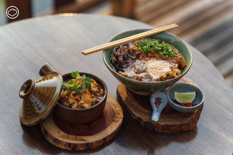 Sangkaew ร้านอาหารเชียงตุงรสมือแม่ มีบาร์เสิร์ฟชาจากต้นชา 500 ปี ในเรือนไม้กลางนา จ.เชียงราย