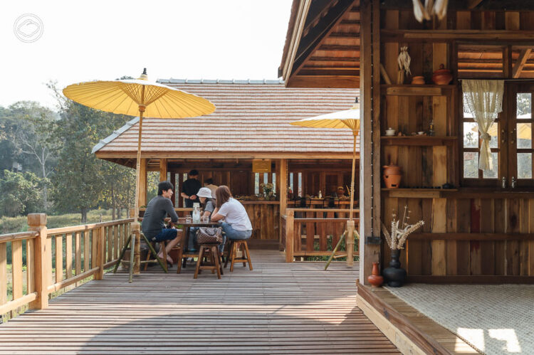 Sangkaew ร้านอาหารเชียงตุงรสมือแม่ มีบาร์เสิร์ฟชาจากต้นชา 500 ปี ในเรือนไม้กลางนา จ.เชียงราย