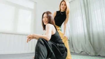 สารพัดความทรงจำในปี 2000 กับ ‘โบ-จอยซ์’ ตั้งแต่แฟชั่นสายเดี่ยว มีตติ้งที่แผงเทป และการหาแฟนผ่านประชุมสายโทรศัพท์บ้าน
