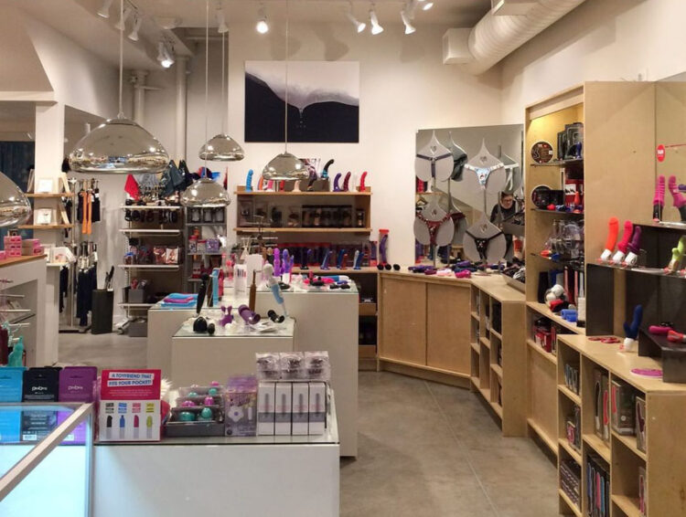 อุ้ม สิริยากร รีวิวร้าน Sex Toy ในพอร์ตแลนด์ ของเล่นดีไซน์จัด เจลออร์แกนิก และกู๋เทียม