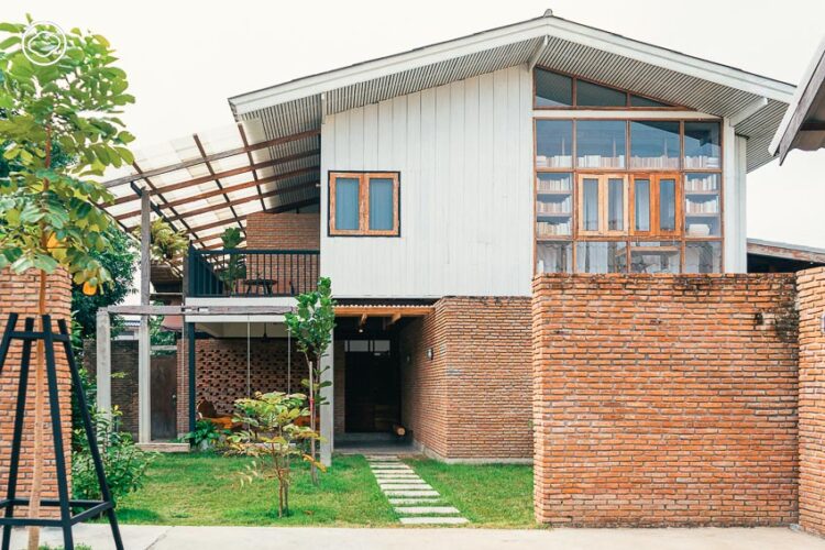 เส้น นอน บ้าน โฮมสเตย์ในบ้านไม้ยุค 80 ที่อยากให้แขกใช้ชีวิตช้า ๆ ในเมืองเก่าอุทัยธานี