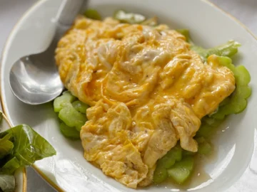 Egg E Egg Egg ร้านอาหารเหลาในสวนหลังบ้าน ของแม่ครัวภัตตาคารจีนในตำนานเมืองตรัง
