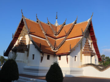 วัดภูมินทร์ ออฟ น่าน วัดกลางเวียงน่านอายุกว่า 400 ปีที่มีมากกว่าภาพกระซิบรักบันลือโลก