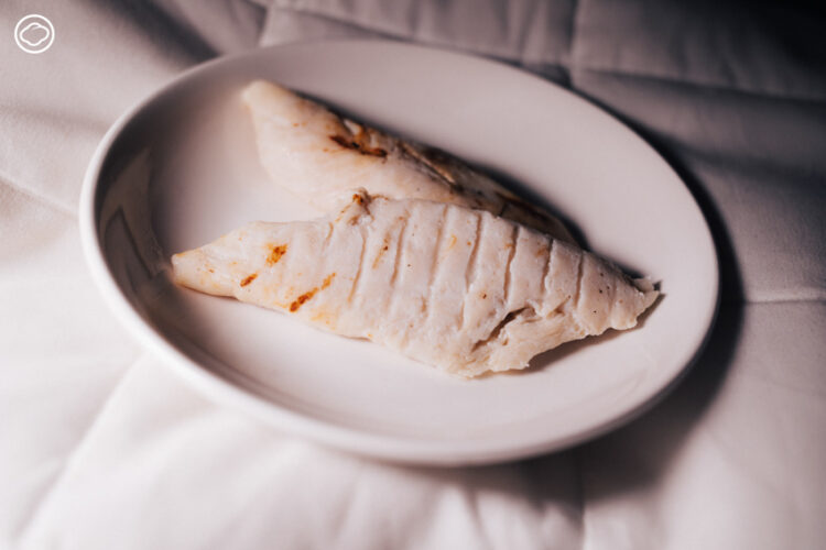 ทำไมขนมจีนซาวน้ำ สับปะรด อกไก่ และเมนูคลายร้อนทั้งหลาย ถึงช่วยให้นอนหลับได้ดีขึ้น