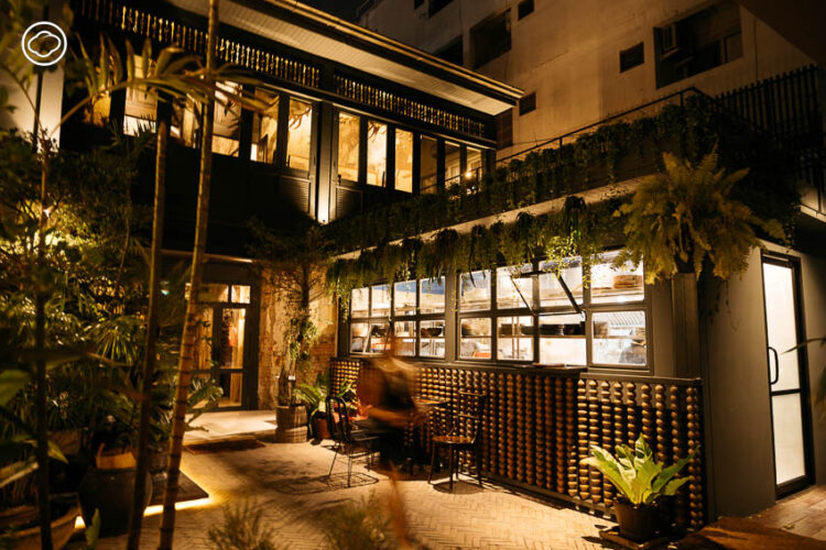 ทายาทรุ่นสี่แสง-ชูโต เปลี่ยนบ้าน 125 ปีเป็น Baan Tuk Din Hotel & Bar ให้แขกพักผ่อนอย่างสบายที่สุด พร้อมดื่มด่ำเมืองเก่ากรุงเทพฯ