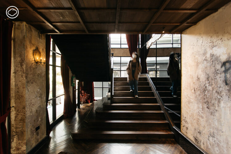 Baan Tuk Din โรงแรม-บาร์ในบ้าน 125 ปีสมัย ร.5 ของตระกูลแสง-ชูโต ตกแต่งสนุกจนเหมือนมิวเซียม