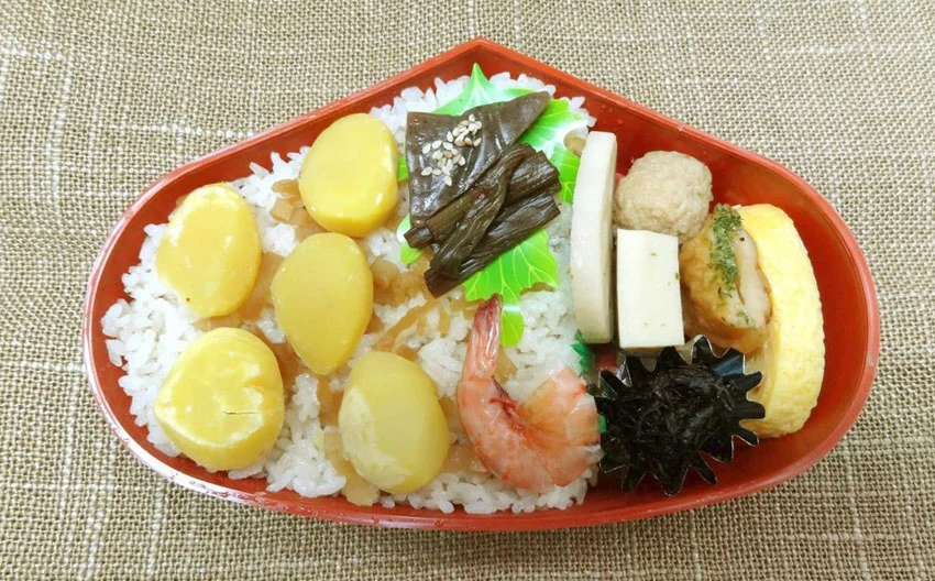 การเดินทางกว่าร้อยปีของ Ekiben (ข้าวกล่องรถไฟ) และอาหารฝรั่งในตู้เสบียงรถไฟญี่ปุ่น