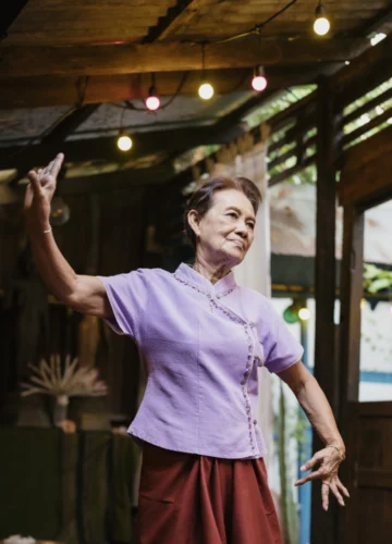 ครูกัญญา ทิพโยสถ ศิลปินละครชาตรีและทายาทรุ่น 4 ของตระกูลที่สืบทอดละครชาตรีมา 131 ปี