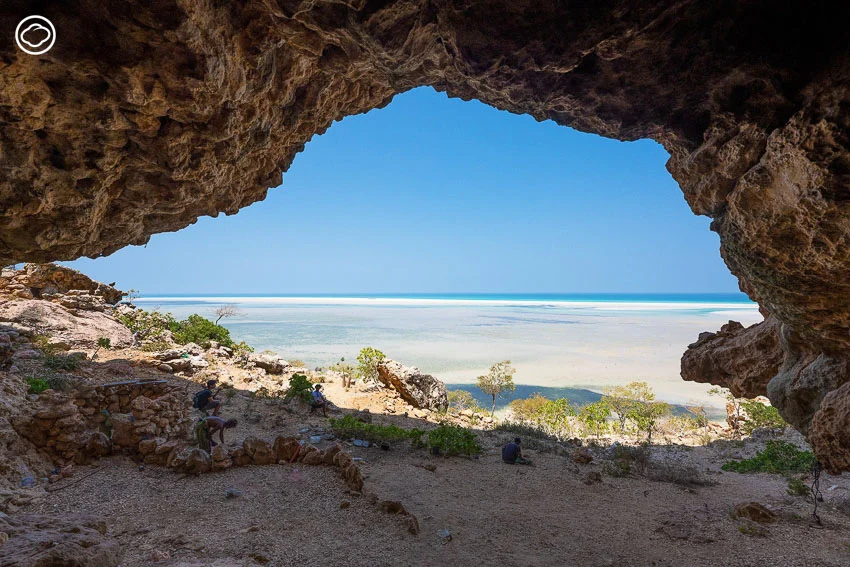 เที่ยวเกาะโซโคตรา เยเมน กินอาหารฝีมือ Cave Man นอนเต็นท์บนหาดที่มองเห็นวิวคาบสมุทรอาหรับ