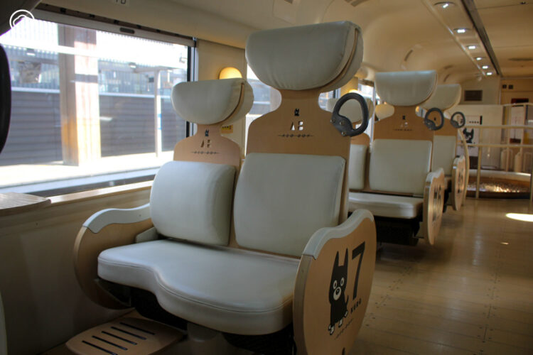 ตามเนิร์ดรถไฟนั่ง Aso Boy! สวนสนุกติดล้อสำหรับเด็กที่มีเทคนิคซิกแซ็กสับรางในมุมตั้ง
