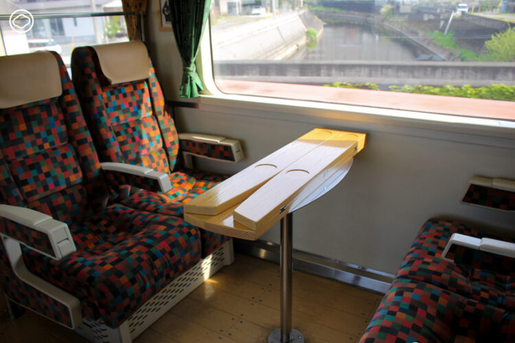 ตามเนิร์ดรถไฟนั่ง Aso Boy! สวนสนุกติดล้อสำหรับเด็กที่มีเทคนิคซิกแซ็กสับรางในมุมตั้ง