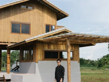 ‘ช่างเฮ็ดแบบ’ สถาปนิกอีสานผู้ชอบคลุกวงในช่างพื้นถิ่น เฮ็ดเรือนเหนือจรดใต้ให้ร่วมสมัย