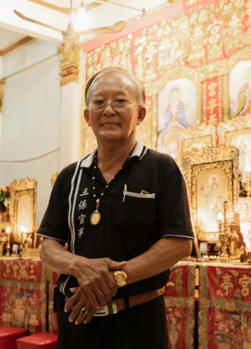 ธวัช ไทยอุดมทรัพย์ มือหนึ่งด้านการนำวิญญาณและลูกหลานข้ามสะพานกงเต๊กแห่งคณะซำเป้าฯ