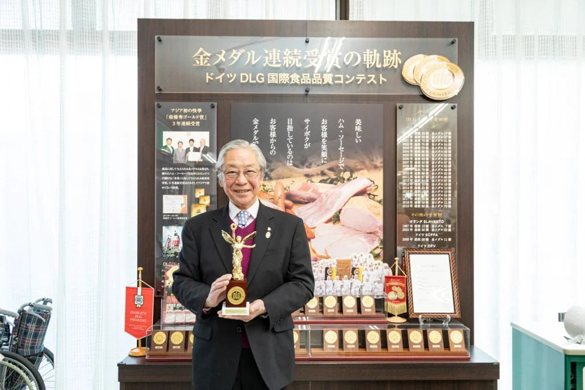 Saiboku Ham บริษัทไส้กรอกโดยคน 3 รุ่นที่ปรับสูตรจนถูกปากคนญี่ปุ่น และถูกใจกรรมการในเวทีโลก