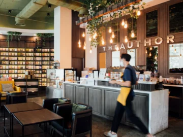 The Author ร้านหนังสือที่มีกาแฟและนิยายสำนักพิมพ์ ณ บ้านวรรณกรรมให้อ่านฟรีกว่า 300 เล่ม