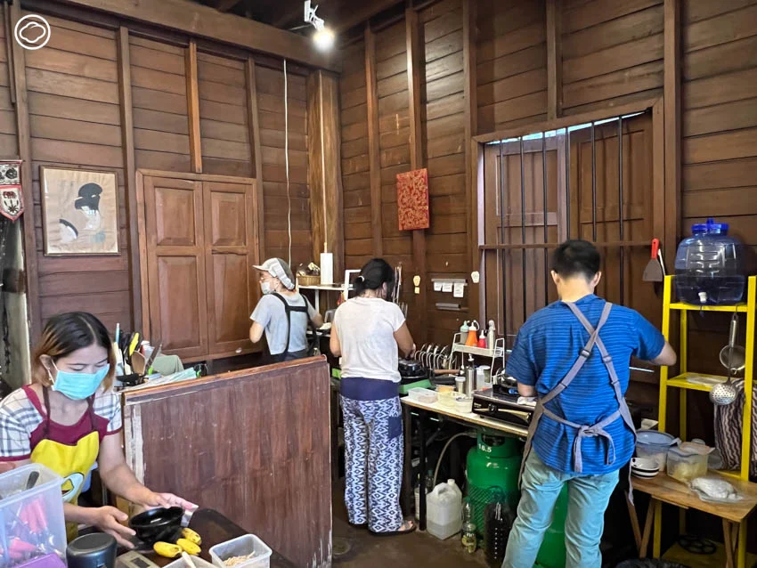 ซีเปียวพาณิชย์ เบเกอรีขนมหวาน-อาหารเช้าเจ้าดังในอาคารไม้ระดับตำนานของเมืองเชียงราย