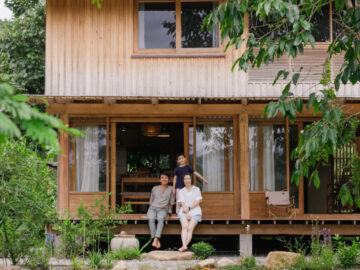 บ้านไม้ 2 ชั้นในเชียงใหม่ที่ตั้งใจให้เชื่อมโยงกับธรรมชาติในทุกมิติของสถาปนิกใจบ้าน