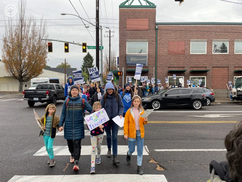 มีอะไรไม่ยุติธรรมอย่าเงียบ! อุ้ม สิริยากร เล่าเรื่องการประท้วง-นัดหยุดงาน ของสหภาพครูครั้งแรกในประวัติศาสตร์พอร์ตแลนด์
