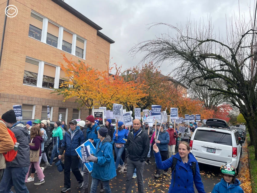 มีอะไรไม่ยุติธรรมอย่าเงียบ! อุ้ม สิริยากร เล่าเรื่องการประท้วง-นัดหยุดงาน ของสหภาพครูครั้งแรกในประวัติศาสตร์พอร์ตแลนด์