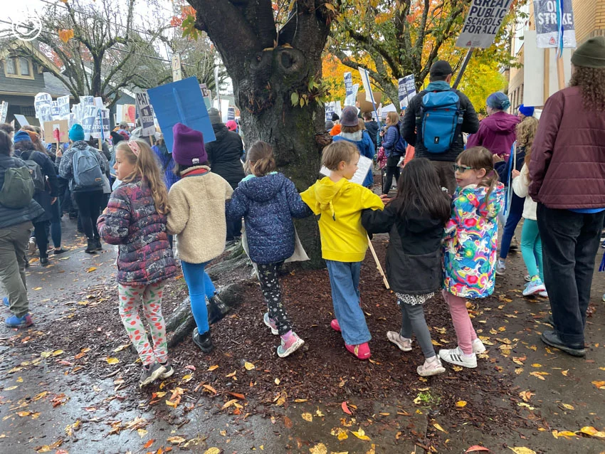 มีอะไรไม่ยุติธรรมอย่าเงียบ! อุ้ม สิริยากร เล่าเรื่องการประท้วง-นัดหยุดงาน ของสหภาพครูครั้งแรกในประวัติศาสตร์พอร์ตแลนด์